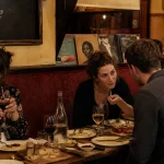 Restaurant dame rue Condorcet : table de bistrot, verres de vin