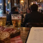 Alexandre Bar pub paris 05, bar du Quartier Latin, verres et planches apéritives